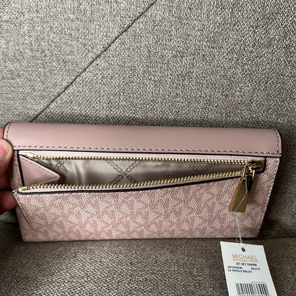 MICHAEL MICHAEL KORS Large Trifold Wallet - Picture 5 of 6
